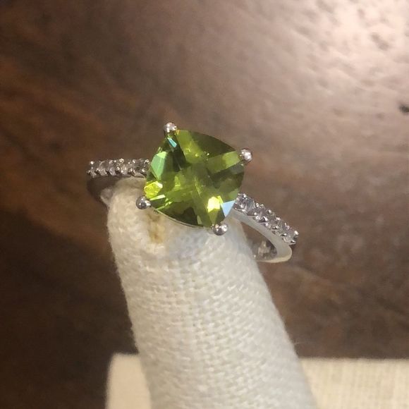 Green Peridot Cushion Cut Gem Stone and White Quartz Sterling Silver Ring Sz 8 - Picture 1 of 7